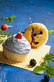 Beeren-Cupcakes mit und ohne Frosting
