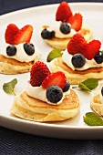 Pikelets with cream and berries