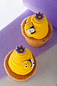 Vanille-Cupcakes mit Zitronen-Buttercreme und Fondant-Bienen