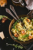 Pan fried italian pasta with shrimps and rucola.