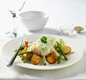 Cod in parsley sauce with fried potatoes and asparagus