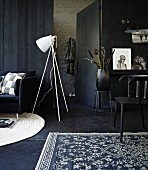 Atmospheric, anthracite interior with white accents