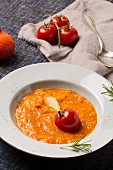 Kürbis-Tomaten-Suppe mit Ingwer