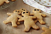 Several gingerbread men on a wooden table