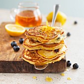 Pancakes with blueberries, lemon and maple syrup