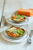 Savoury tartlets with fennel in glass dishes