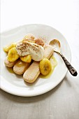 Dessert with curried bananas, sponge fingers and cream