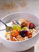 Muesli with grapes and nuts