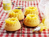 Small vanilla cakes with lemon curd