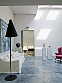 Wohn- & Ausstellungsraum mit Deckenfenstern