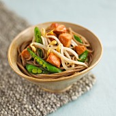 Teriyaki noodles with salmon, beansprouts and mange tout