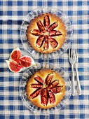 Almond tarts with figs