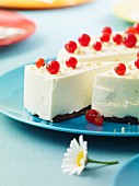 Quark 'cheesecake' with redcurrants