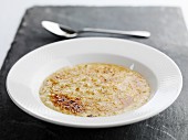 Porridge mit Demerara-Zucker