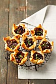 Puff pastry tartlets with sundried tomatoes, caramelised onions and thyme