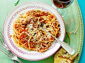 Spaghetti with a lentil and tomato sauce