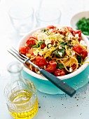 Spaghetti mit Tomaten und Feta