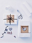 Utensils and ideas for decorative gift packaging