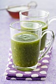 Apple and celery smoothies with honey