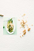 Goes well together: asparagus and nuts