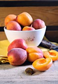 Apricots in a bowl and on a chopping board