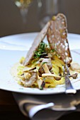Tagliatelle with mushrooms, thyme and toasted bread