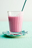 Beetroot and raspberry smoothie with yogurt