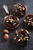 Chocolate tartlets with almonds