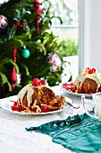 Christmaspuddings mit Vanillesauce