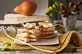 Spicy mille feuilles with pear and cheese