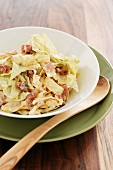 Pointed cabbage salad with ham
