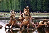 Pferdefiguren aus Metall im Apollo-Becken im Versailler Schlosspark