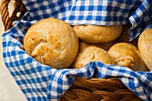 Wachauer Brötchen im Brotkorb