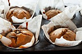 Vanilla-Cranberry-Muffins in einem Muffinblech