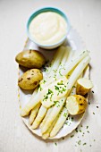 Asparagus with Hollandaise sauce and potatoes