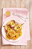 Grilled pears and grilled pineapple slices (seen from above)