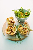 Toast tartlets with ham and dried tomatoes