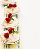 Tartlets with peach cream, raspberries and almonds