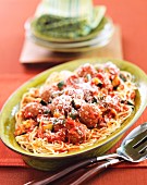 Spaghetti mit Tomatensauce und Fleischklösschen