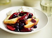 Sponge cake with fruit compote and cream