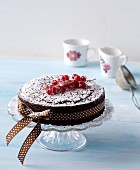 Chocolate cake with redcurrants and a bow
