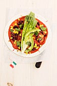 Tortilla mit Kidneybohnen, Mais und Romanasalat (Mexiko)