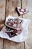 Gingerbread decorated with icing sugar