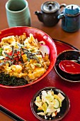 Kakiage Udon (Suppe mit Nudeln und Gemüse-Tempura, Japan)