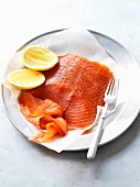 Smoked salmon with lemon