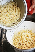 Spaghetti abseihen