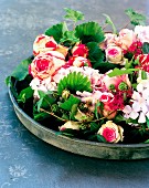Blumengesteck mit Rosen Hortensien & Brombeeren