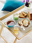 Breakfast in bed: banana bread with ricotta and honey and a cup of tea