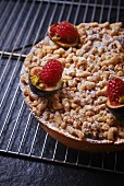 Crumble tart with figs and raspberries