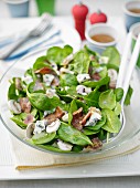 Spinach salad with Gorgonzola and bacon